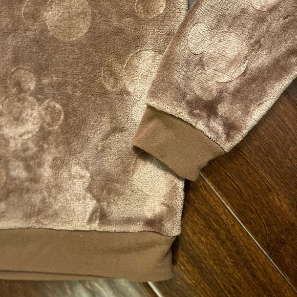 DISCONTINUED BROWN PLUSH DISNEY MICKEY MOUSE CREWNECK SWEATSHIRT SIZE MEDIUM - Picture 8 of 10